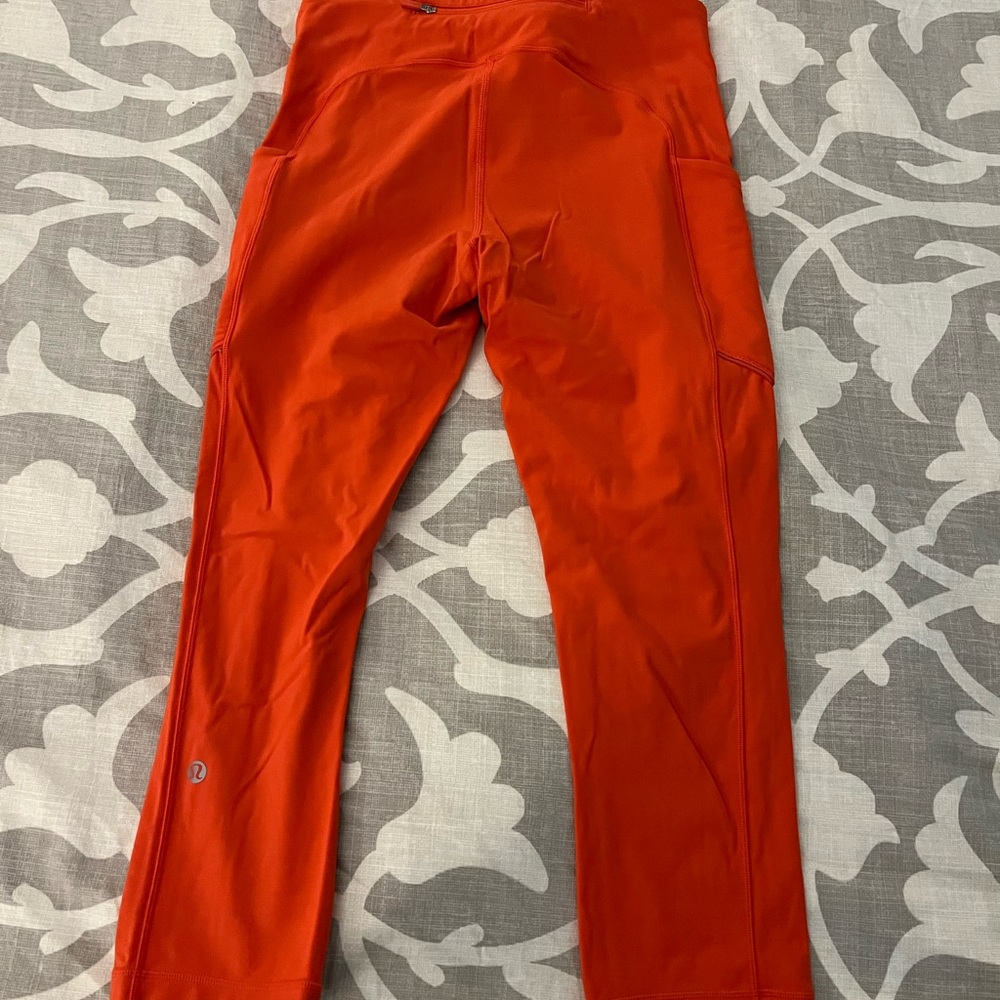 Lululemon below knee leggings